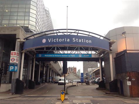 victoria park station parking
